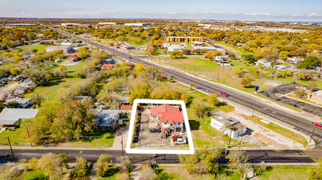 563 SW 39th St in San Antonio, TX - Foto de edificio - Building Photo