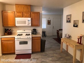 6643 Desert Queen Ave in Twentynine Palms, CA - Building Photo - Building Photo