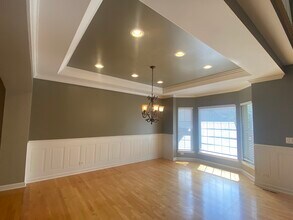 15 Oak Creek Ct in North Aurora, IL - Building Photo - Building Photo