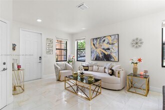 9358 W 33rd Way in Hialeah, FL - Building Photo - Building Photo