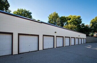 6320 S 72nd St-Unit -6320-302 in Ralston, NE - Building Photo - Building Photo