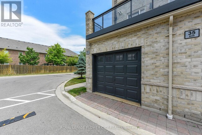 5035-5035 Oscar Peterson Blvd in Mississauga, ON - Building Photo - Building Photo