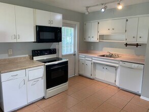 6912 40th Ave N in St. Petersburg, FL - Foto de edificio - Building Photo