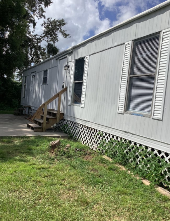 property at 2537 Lakeview St