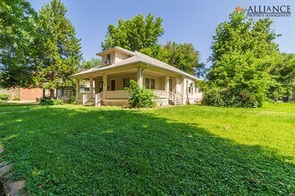 1010 Osage St in Manhattan, KS - Building Photo - Building Photo