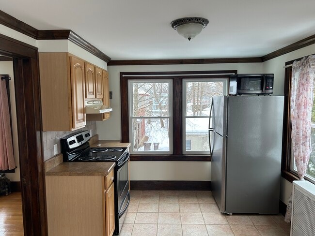 414 Kenwood Ave, Unit Apt B