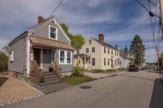 5 Atkinson St in New Castle, NH - Building Photo - Building Photo