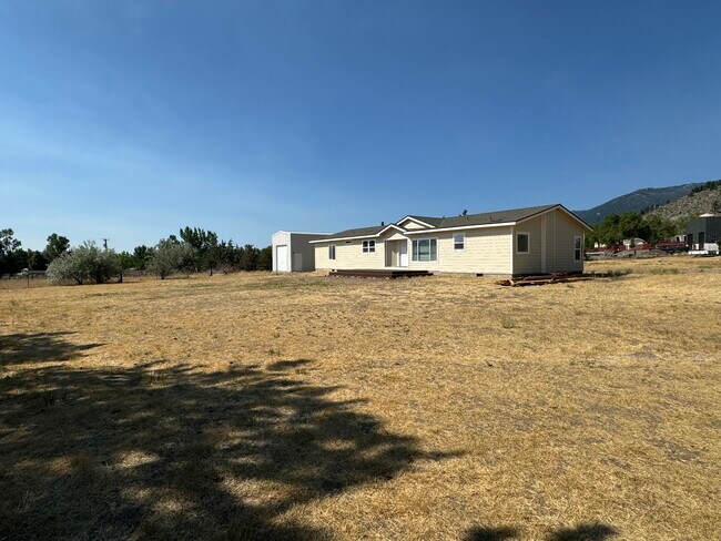 572 U.S. Hwy 395 N in Reno, NV - Building Photo - Building Photo