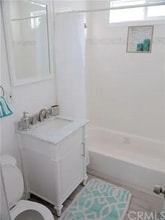 6582 S Van Ness Ave in Los Angeles, CA - Foto de edificio - Building Photo