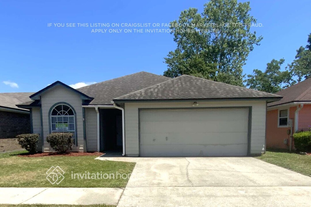 1730 Ashwood Cir in Middleburg, FL - Foto de edificio