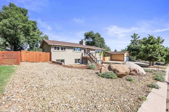 332 Crystal Hills Blvd in Manitou Springs, CO - Foto de edificio - Building Photo
