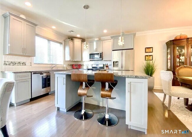 62 Moorland Dr in Danbury, CT - Building Photo - Building Photo