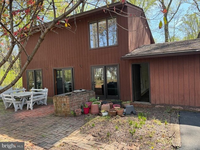 11627 Pine Tree Dr in Fairfax, VA - Building Photo - Building Photo