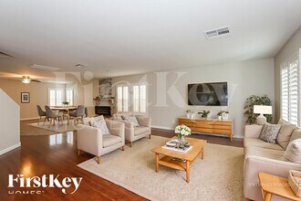 8213 Calico Wind St in Las Vegas, NV - Building Photo - Building Photo