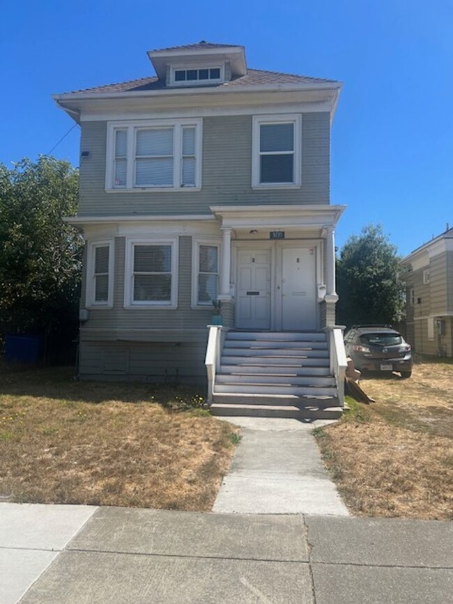 property at 3135-3139 Sacramento St