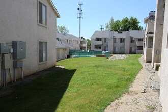 Creekside Apartments in Winters, CA - Foto de edificio - Building Photo