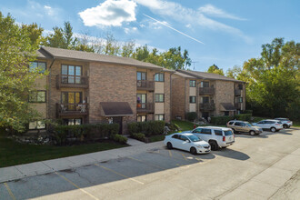 Woodcreek in Huntley, IL - Foto de edificio - Building Photo