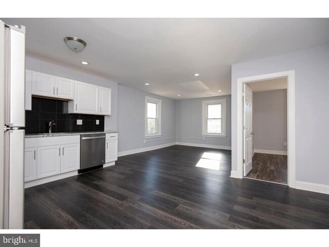 217 W Lancaster Ave in Downingtown, PA - Foto de edificio - Building Photo