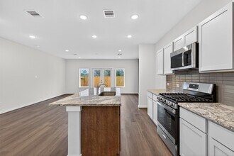 9113 Highland Northern Wy in Houston, TX - Building Photo - Building Photo