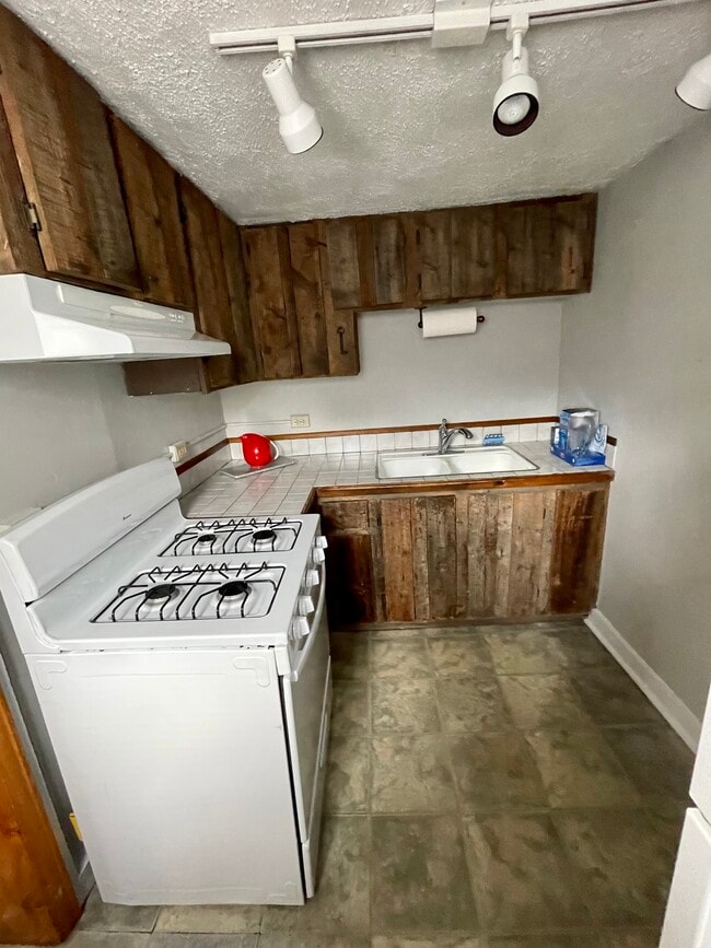 2079 S Pearl St in Denver, CO - Foto de edificio - Building Photo