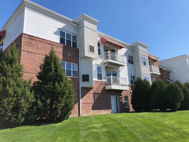 625 Shepherd Ct in Brookfield, WI - Foto de edificio - Building Photo