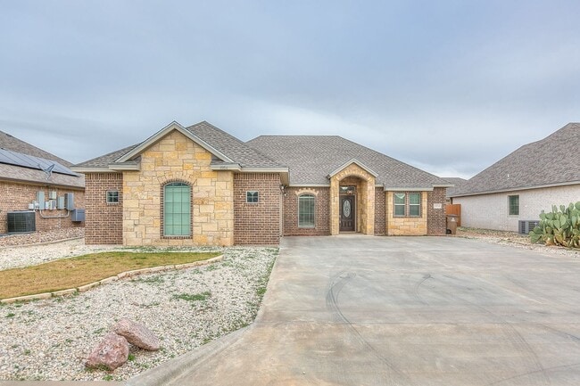 1954 Pine Valley St in San Angelo, TX - Foto de edificio - Building Photo