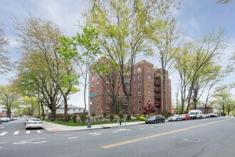2705 Parsons Blvd in Flushing, NY - Building Photo - Building Photo