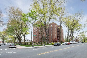 2705 Parsons Blvd in Flushing, NY - Building Photo - Building Photo