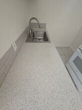 11820 Hart St in Los Angeles, CA - Foto de edificio - Building Photo