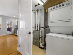 131 Cottage St in Boston, MA - Foto de edificio - Building Photo