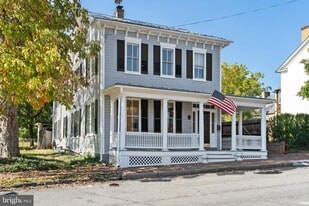 209 N Washington St in Winchester, VA - Building Photo