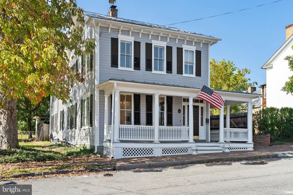 209 N Washington St in Winchester, VA - Building Photo