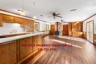 10124 Black Oak Dr in Baton Rouge, LA - Building Photo - Building Photo