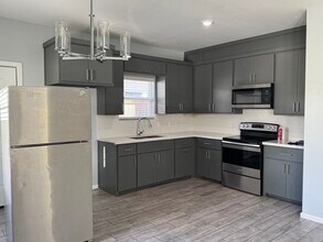 413 Rafael Dr, Unit Apartment 1 in San Juan, TX - Foto de edificio - Building Photo