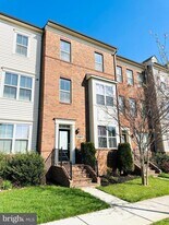 13817 Byrne Park Dr in Clarksburg, MD - Building Photo