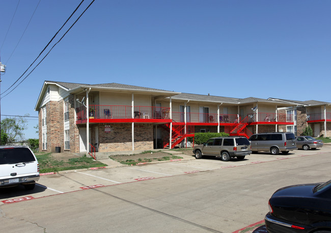 Old Town Place in Carrollton, TX - Foto de edificio - Building Photo