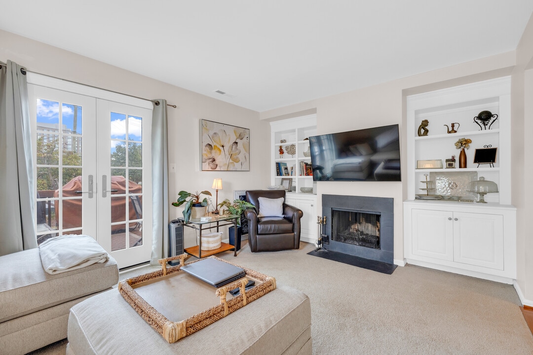 4800 Bradley Blvd, Unit 198 in Bethesda, MD - Foto de edificio