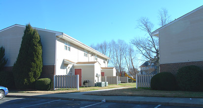 Canterbury Crossing in Chesapeake, VA - Foto de edificio - Building Photo