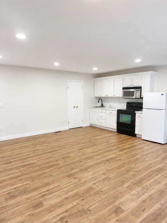 10 Pershing Ave