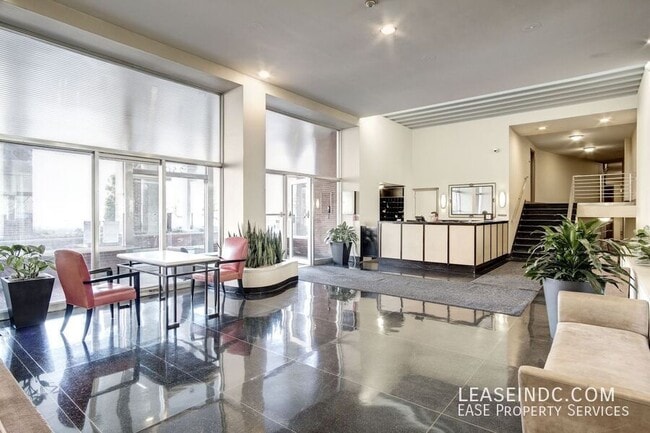 2500 Q St NW in Washington, DC - Building Photo - Building Photo