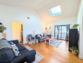 15 Green Valley Ct in Secaucus, NJ - Building Photo - Building Photo