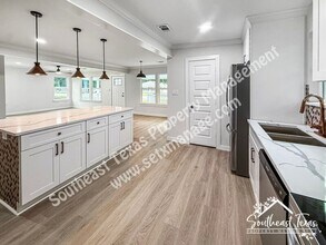 6371 Terrell St in Groves, TX - Building Photo - Building Photo