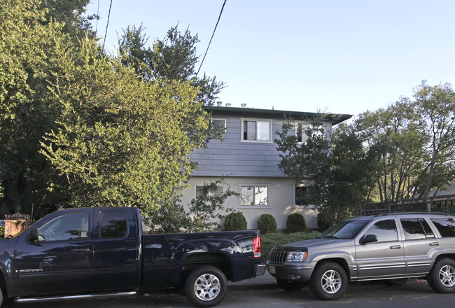 28 Finger Ave in Redwood City, CA - Foto de edificio - Building Photo