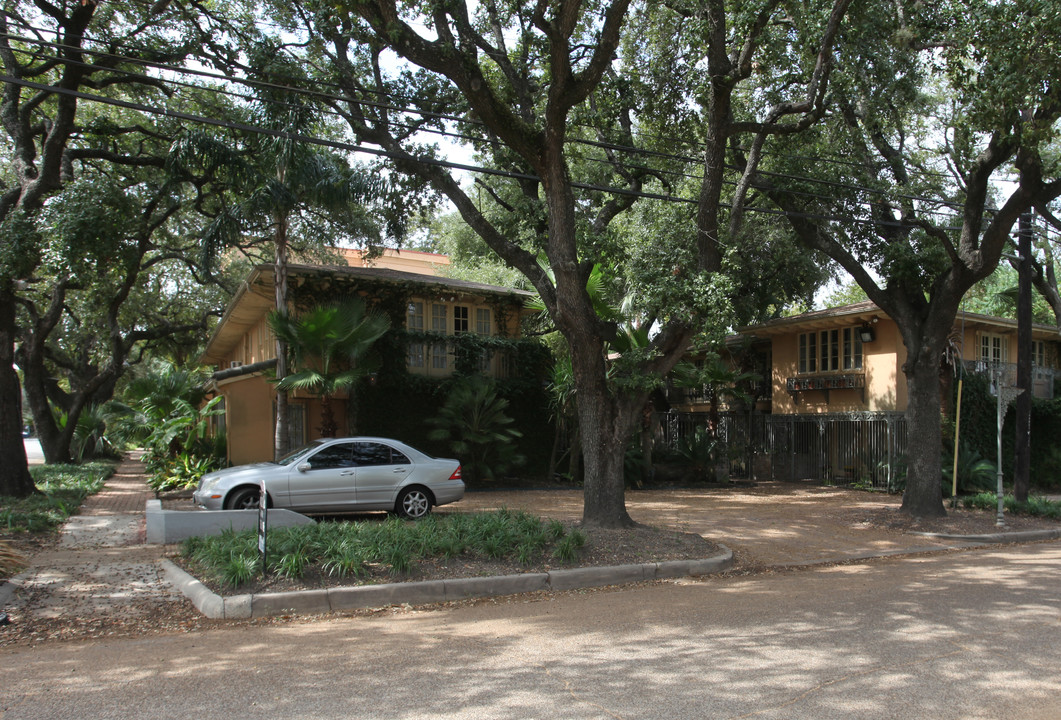 3416 Yoakum Blvd in Houston, TX - Foto de edificio