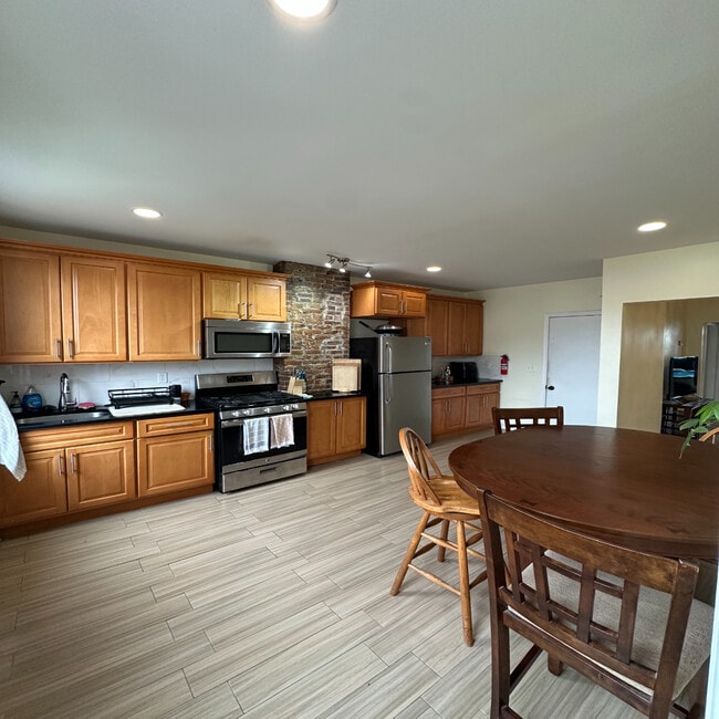 160 Hopkins Ave, Unit 2 in Jersey City, NJ - Building Photo - Building Photo