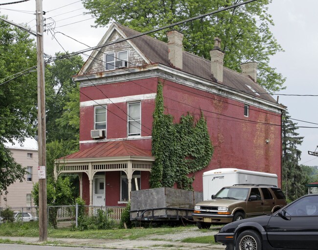 4303 Vine St in Cincinnati, OH - Foto de edificio - Building Photo