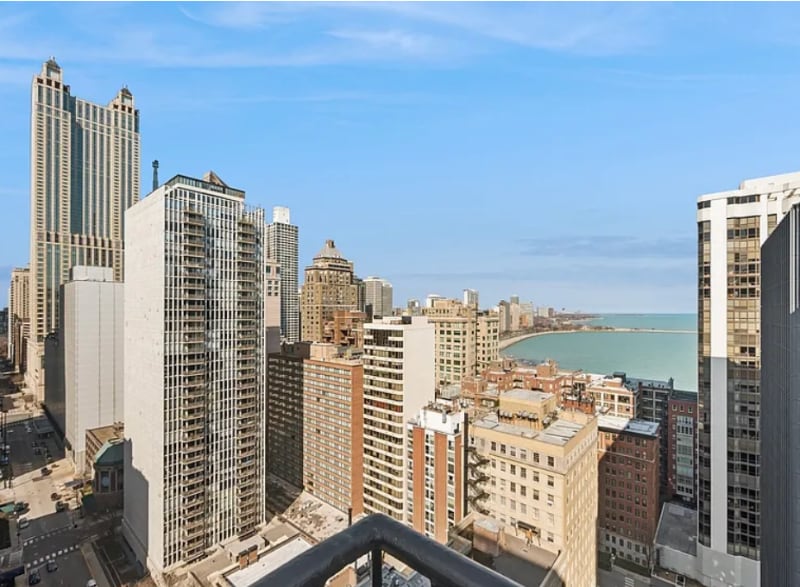 253 E Delaware Pl in Chicago, IL - Building Photo