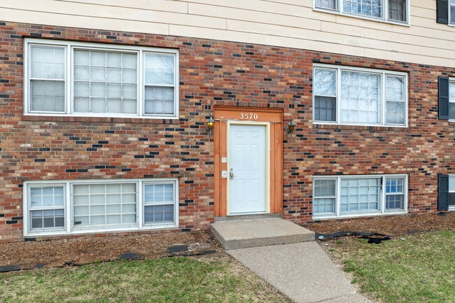 3570 Kimberly Downs Rd in Davenport, IA - Building Photo - Building Photo