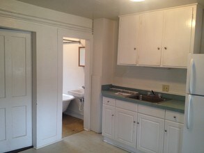 4 Dowd Ave in Canton, CT - Building Photo - Building Photo