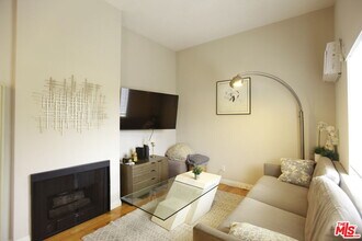 833 Orange Grv Ave in Los Angeles, CA - Building Photo - Building Photo